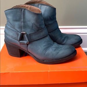 Miz Mooz teal leather Nettie bootie. Size 9.